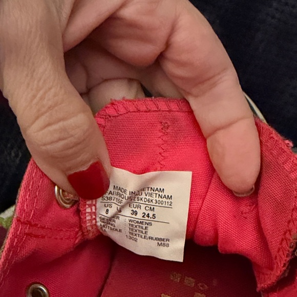 Vintage neon pink trim limited edition gray pink Converse low tops size 8 womens - Picture 6 of 7